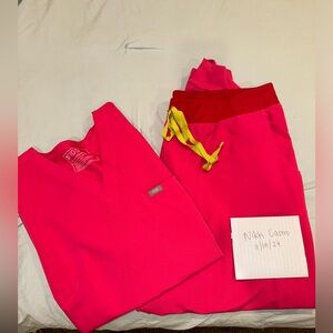 Figs Women's Pink Scrub Set